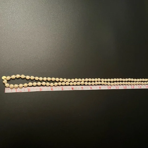 HP๐ 1981 Chanel Pearl Necklace - Picture 13 of 14